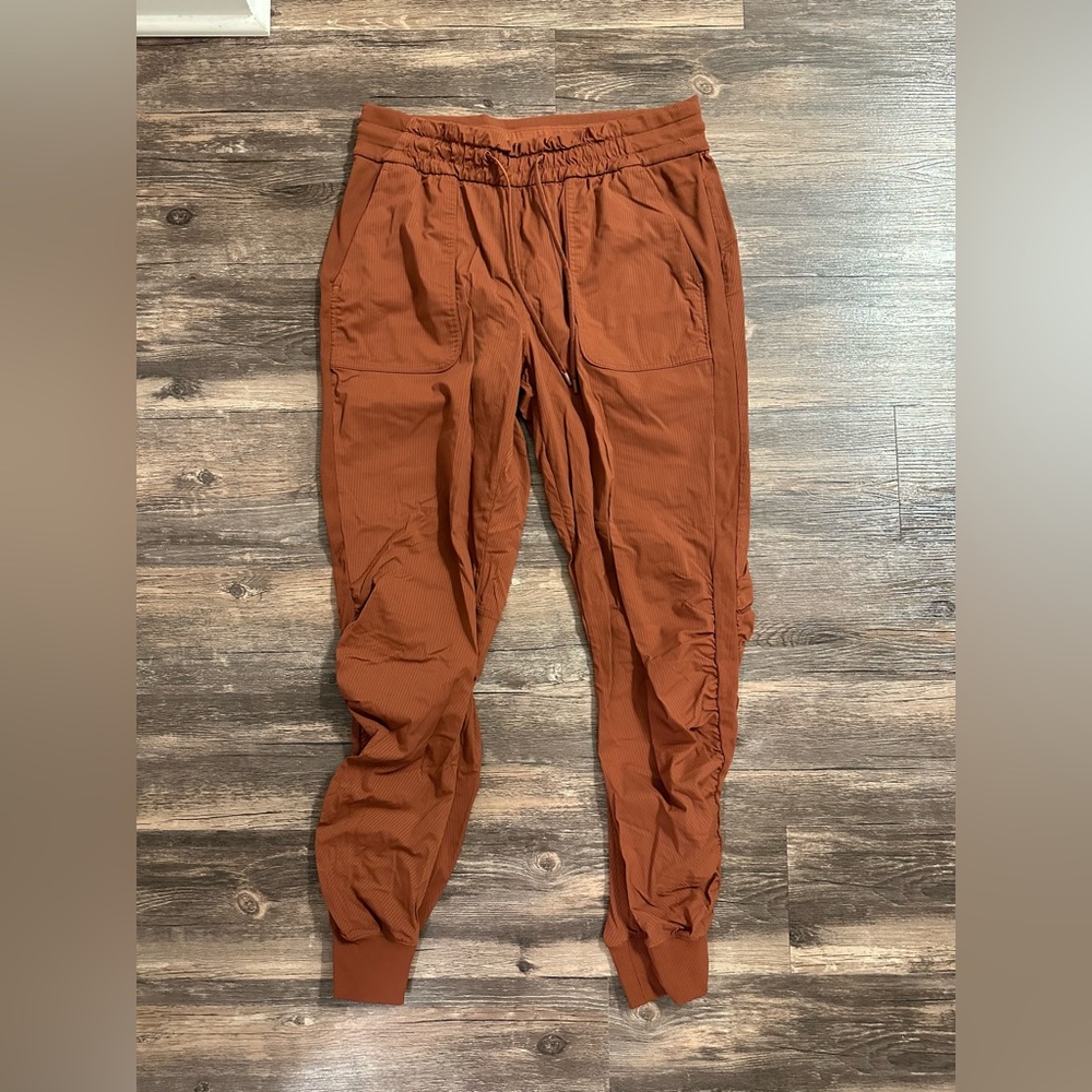 Beyond the Studio HR jogger